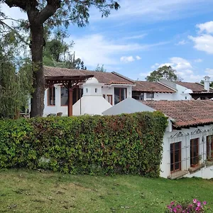 Amplia Casa Guatemala Con Pergola Y Jardin Antigua